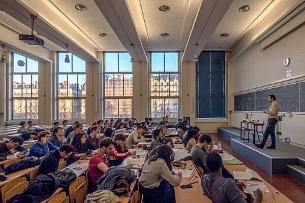 Scenes de vie - etudiants - cours - temps de pause