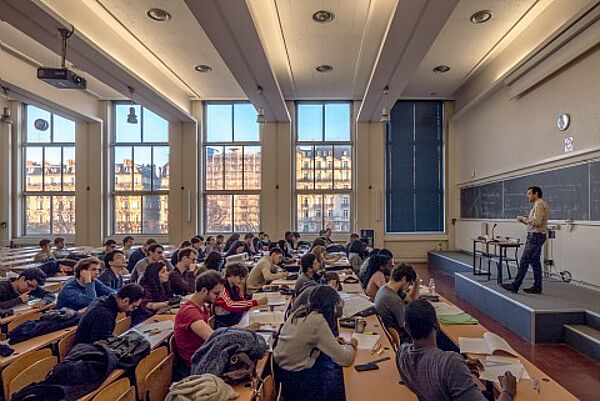 Scenes de vie - etudiants - cours - temps de pause