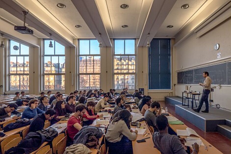 Scenes de vie - etudiants - cours - temps de pause