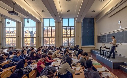 Scenes de vie - etudiants - cours - temps de pause