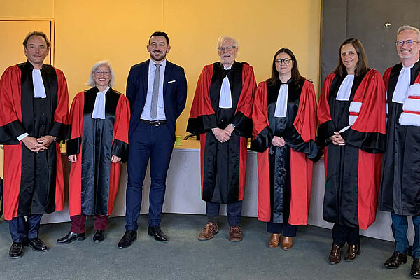 [Translate to EN:] Jules Lechene et son jury de thèse.