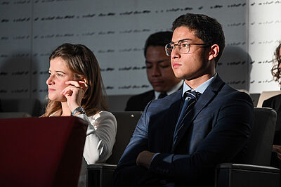 Etudiants en amphitheatre paris dauphine psl gestion licence