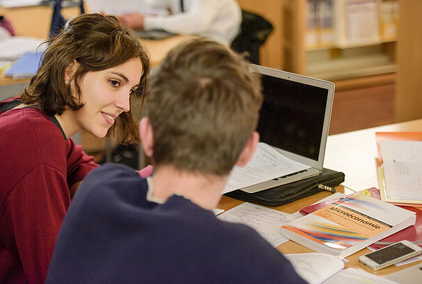 Scenes de vie - etudiants - cours - temps de pause